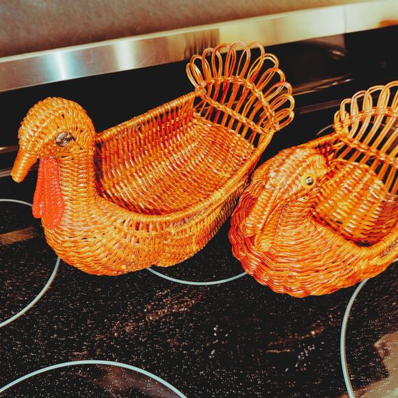Vintage Wicker Turkey Basket Pair – Thanksgiving Fall Table Decor - Picture 1 of 13